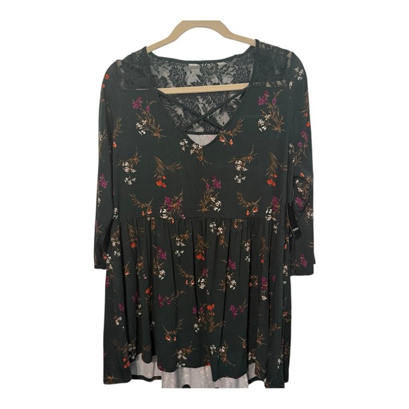 torrid Dresses & Skirts - Torrid Green Floral Lace Babydoll tunic- Size 2